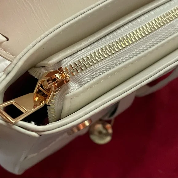 ⛄️ White Leather type! Nice condition! ⛄️ - Picture 8 of 12